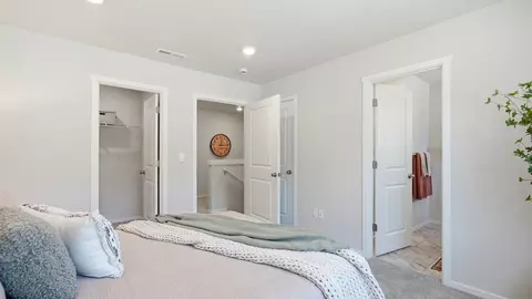 Bedroom - 61209 Parrell Rd, Bend, OR 97702 photo 1 of 6