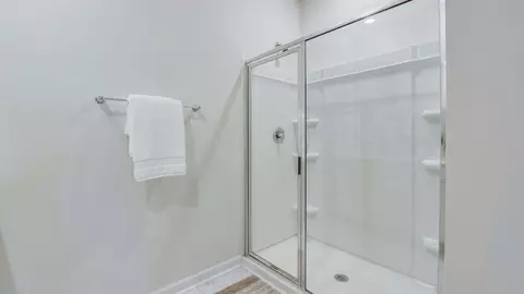 Bath - 1076 Secrest Commons Dr, Monroe, NC 28112 photo 2 of 6