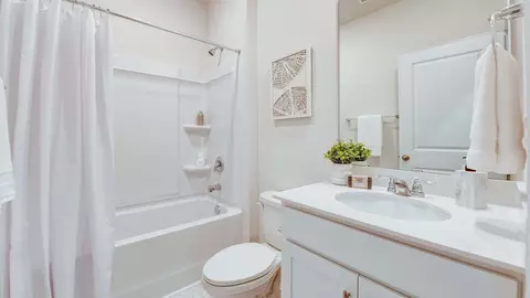 Bath - 1076 Secrest Commons Dr, Monroe, NC 28112 photo 3 of 6