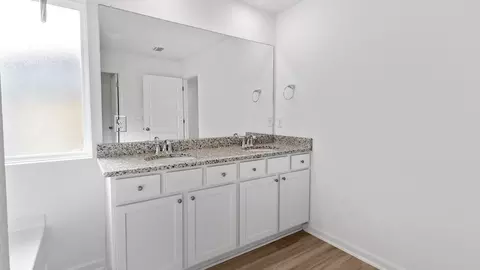 Bath - 22113 Aleutian Ave, Foley, AL 36535 photo 2 of 5