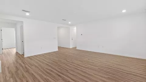 Living - 22113 Aleutian Ave, Foley, AL 36535 photo 2 of 4
