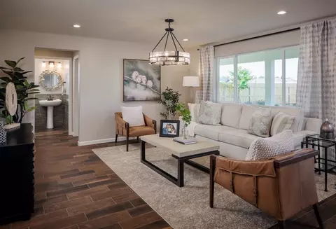Living - 701 S Plum Ct, Dinuba, CA 93618 photo 1 of 8