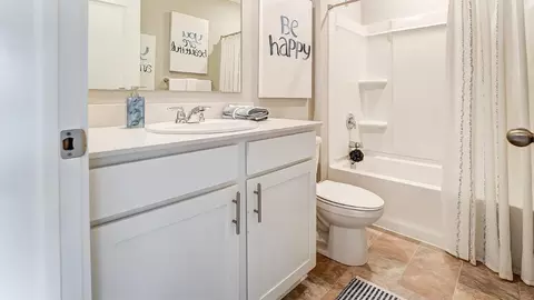 Bath - 1253 Eagleton Blvd, London, OH 43140 photo 4 of 10