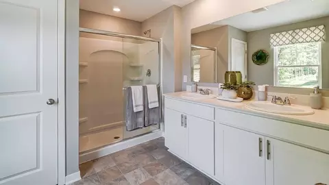 Bath - 1253 Eagleton Blvd, London, OH 43140 photo 2 of 10