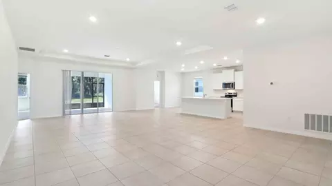 Living - 5204 NW 41st Loop, Ocala, FL 34482 photo 2 of 3