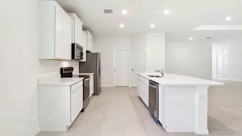 Kitchen - 5204 NW 41st Loop, Ocala, FL 34482 photo 5 of 7