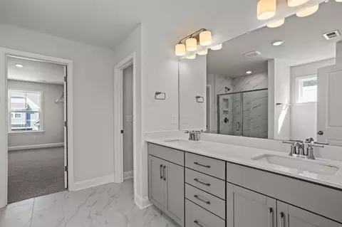 Bath - 151 Anderson Oaks Ln, Easley, SC 29642 photo 2 of 3