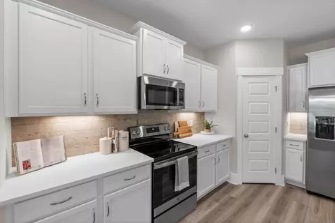 Kitchen - 35 Overland Pass, Arab, AL 35016 photo 6 of 6