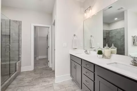 Bath - 35 Overland Pass, Arab, AL 35016 photo 1 of 16