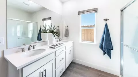 Bath - 1259 Coco Dr, Carson City, NV 89705 photo 3 of 8