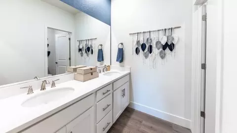 Bath - 1259 Coco Dr, Carson City, NV 89705 photo 5 of 8