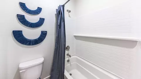 Bath - 1259 Coco Dr, Carson City, NV 89705 photo 6 of 8