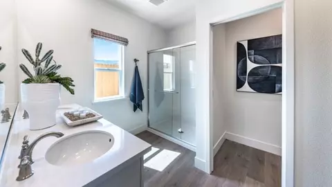 Bath - 1259 Coco Dr, Carson City, NV 89705 photo 2 of 8