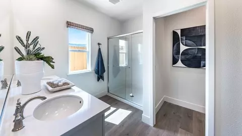 Bath - 1259 Coco Dr, Carson City, NV 89705 photo 1 of 8