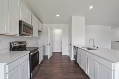 Kitchen - 2341 Castle Hill Dr, Rolla, MO 65401 photo 2 of 4