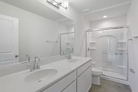 Bath - 2341 Castle Hill Dr, Rolla, MO 65401 photo 1 of 2