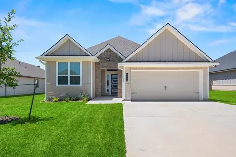 1526 Birdie Ct, Navasota, TX 77868