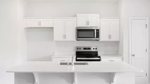 Kitchen - 809 Embark Cir, Greer, SC 29651 photo 4 of 9