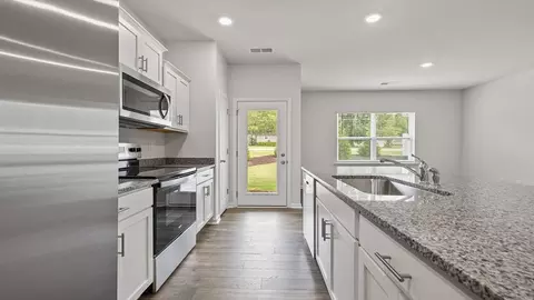 Kitchen - 809 Embark Cir, Greer, SC 29651 photo 5 of 11
