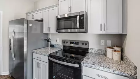 Kitchen - 809 Embark Cir, Greer, SC 29651 photo 9 of 11