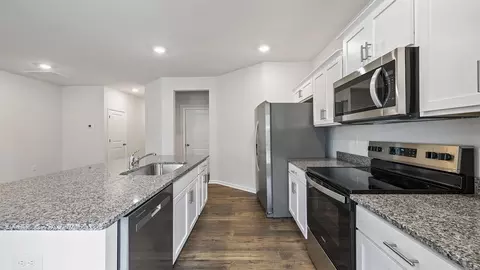 Kitchen - 809 Embark Cir, Greer, SC 29651 photo 4 of 11