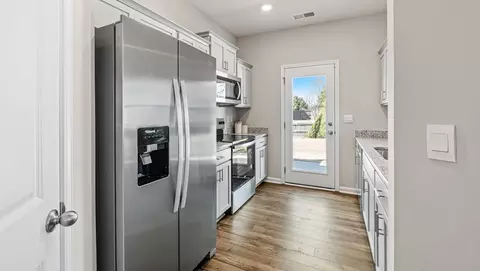 Kitchen - 809 Embark Cir, Greer, SC 29651 photo 7 of 11