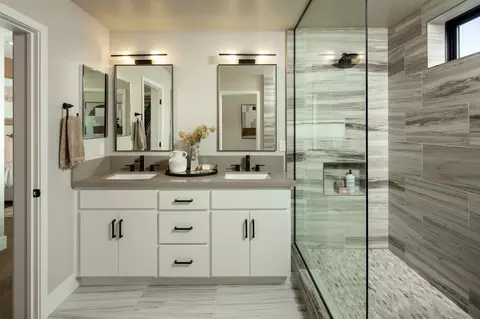 Bath - 112 10th St, Marina, CA 93933 photo 2 of 2