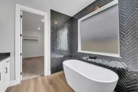 Bath - 200 Saddle Springs Dr, Georgetown, TX 78633 photo 6 of 6