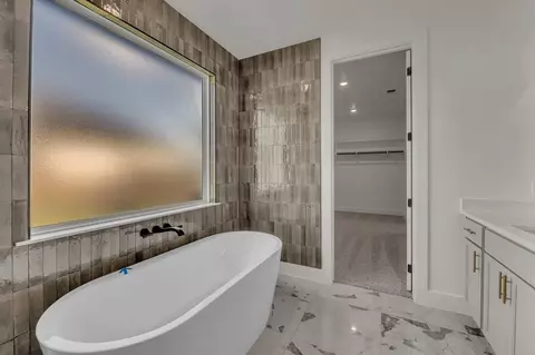 Bath - 200 Saddle Springs Dr, Georgetown, TX 78633 photo 4 of 6
