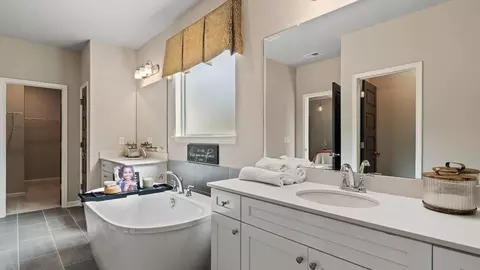 Bath - 2576 Cadenza Cir, Dacula, GA 30019 photo 2 of 5
