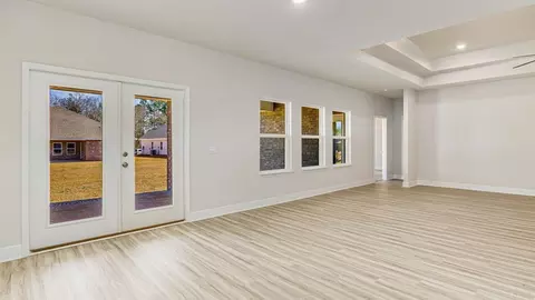 Living - Rutgers Road, Crestview, FL 32536 photo 5 of 6