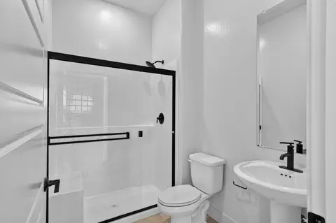 Bath - 2262 N Marion Ave, Clovis, CA 93619 photo 1 of 5