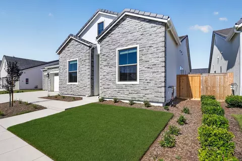 Exterior - 2262 N Marion Ave, Clovis, CA 93619 photo 2 of 6