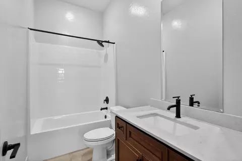 Bath - 2262 N Marion Ave, Clovis, CA 93619 photo 2 of 5