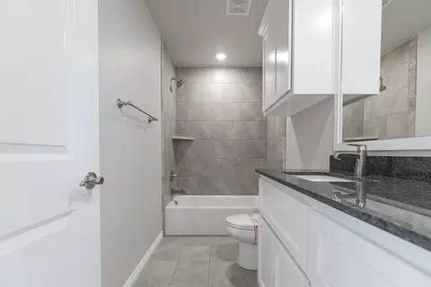 Bath - 2920 E Northampton St, Broken Arrow, OK 74014 photo 8 of 14
