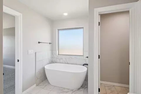 Bath - 2920 E Northampton St, Broken Arrow, OK 74014 photo 2 of 14
