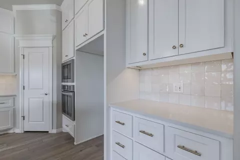 Kitchen - 2920 E Northampton St, Broken Arrow, OK 74014 photo 8 of 16