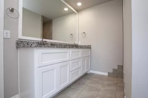 Bath - 2920 E Northampton St, Broken Arrow, OK 74014 photo 9 of 14