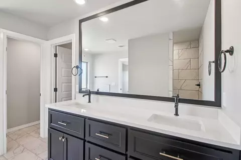 Bath - 2920 E Northampton St, Broken Arrow, OK 74014 photo 1 of 14
