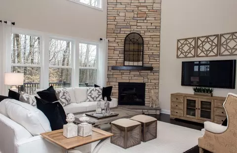 Living - 1283 Reserve Blvd, Wadsworth, OH 44281 photo 1 of 6