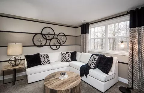 Living - 1283 Reserve Blvd, Wadsworth, OH 44281 photo 4 of 6