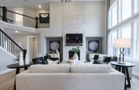 Living - 1283 Reserve Blvd, Wadsworth, OH 44281 photo 5 of 6