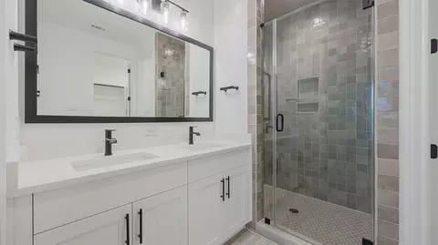 Bath - 161 International St, Buda, TX 78610 photo 2 of 4