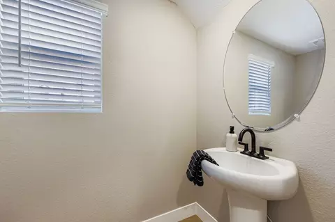 Bath - 15185 W 68th Pl, Arvada, CO 80007 photo 8 of 9