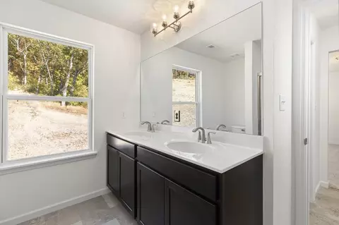 Bath - 2312 Castle Hill Dr, Rolla, MO 65401 photo 3 of 4