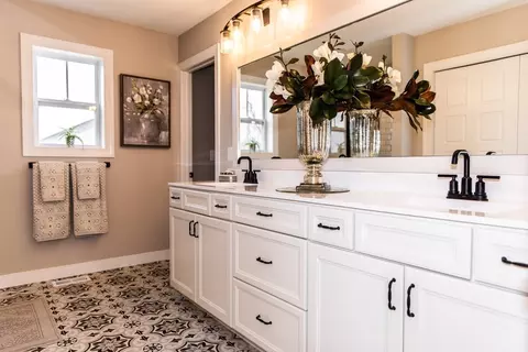 Bath - Ridgetop Circle, Kalamazoo, MI 49009 photo 1 of 4