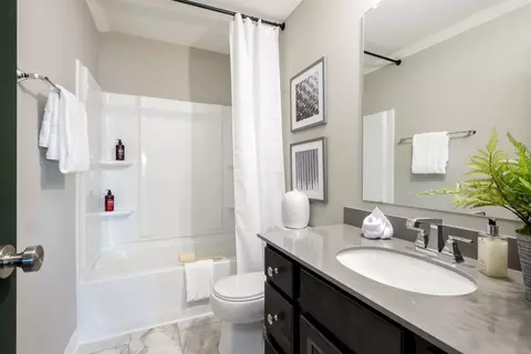 Bath - 3801 Circollo Dr, Covington, KY 41017 photo 6 of 8