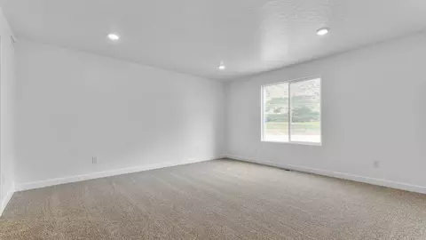 Living - 718 N 1600 E, Salem, UT 84653 photo 2 of 3