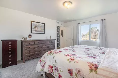 Bedroom - Wallace Lane, Coldwater, MI 49036 photo 1 of 7