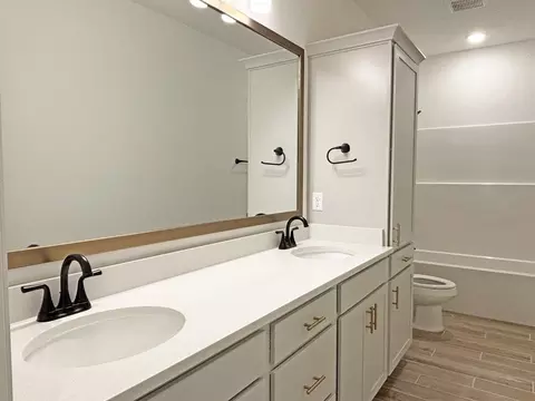 Bath - 345 E Tweet St, Freeport, FL 32439 photo 2 of 3
